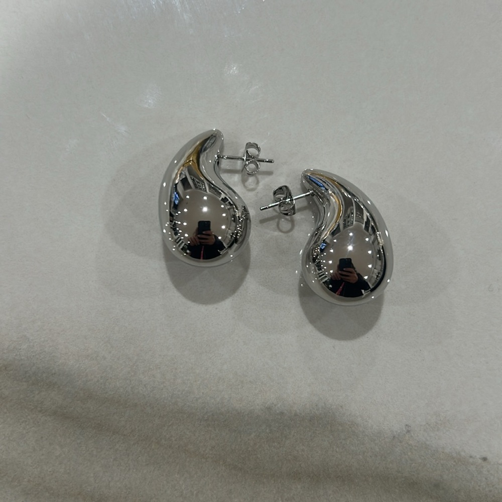 Tear drop earrings in silver. Large - Picture 4 of 4